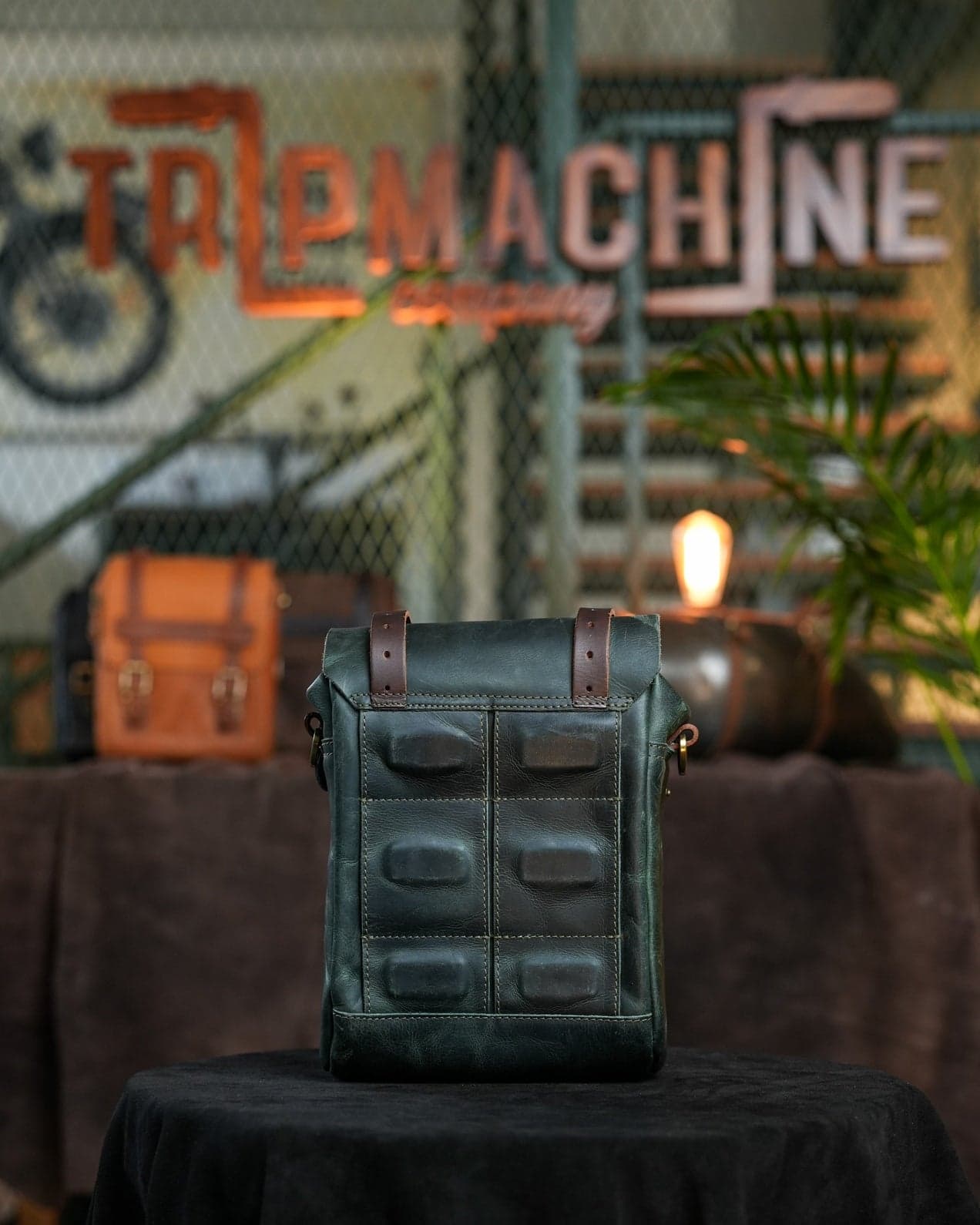 Dapper Motor — Trip Machine Tank & Tail Bag